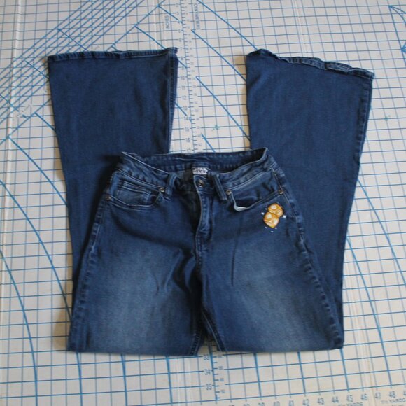 Star Wars Her Universe Han Solo Millenium Falcon Flare Retro Jeans, Jr. 5 - Picture 5 of 11